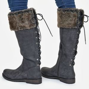 ●SOLD●Widecalf size 9 lace-up boots w/ fur